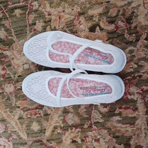 Skechers Classic Fit Shoes Size 6